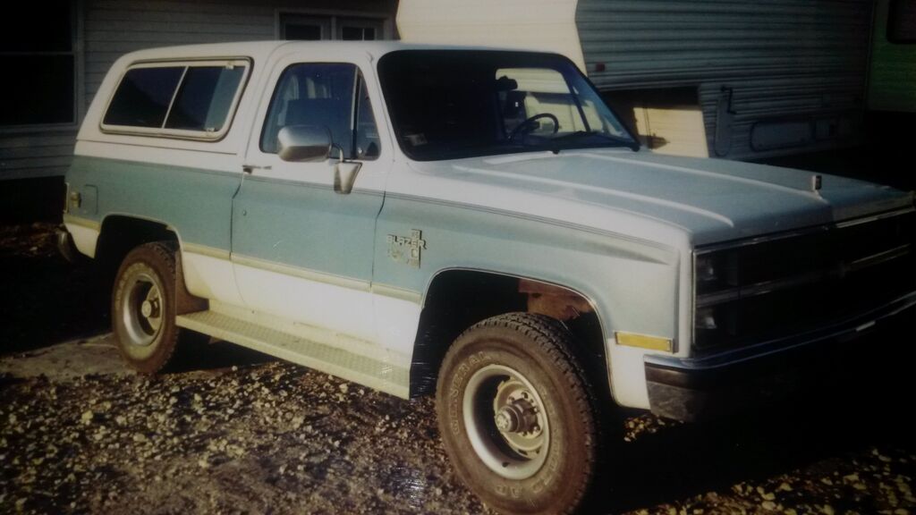 Richard & Robin Gunter - 84 Chevy K-5 Blazer