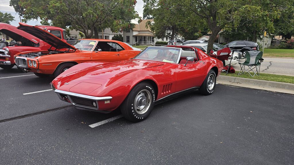 David & Beth Oliphant - 1968 Corvette