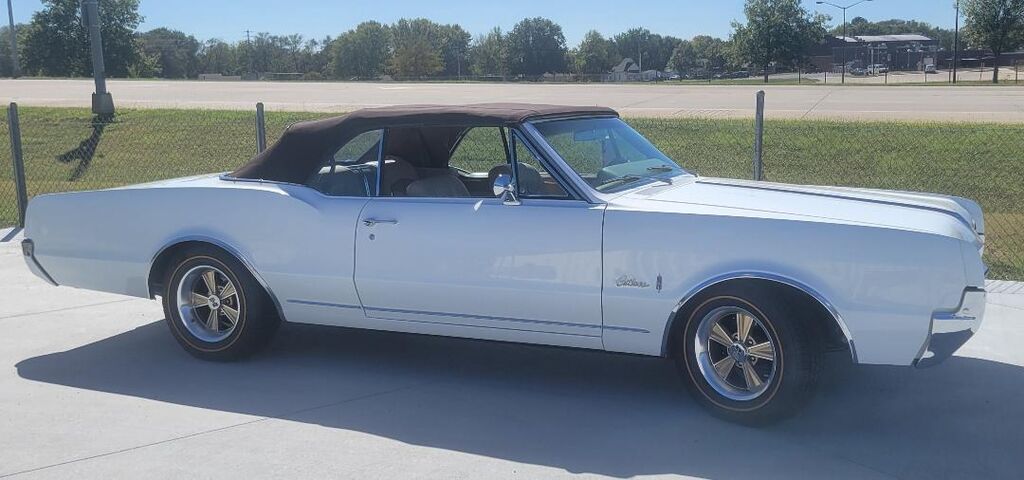 George & Shelda Leach - 67 Olds Cutlass Conv.