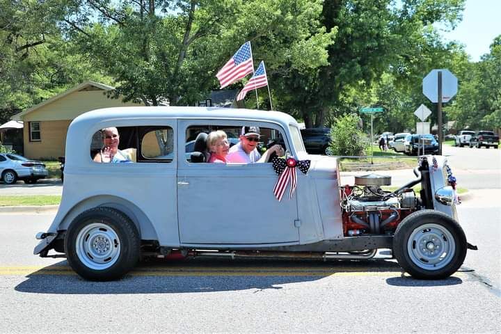 Fred & Judy Cook - 1934 Chevrolet 2 dr Sedan