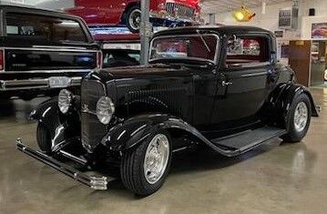 Lawrence & Vickie Taylor - 1932 Ford Coupe