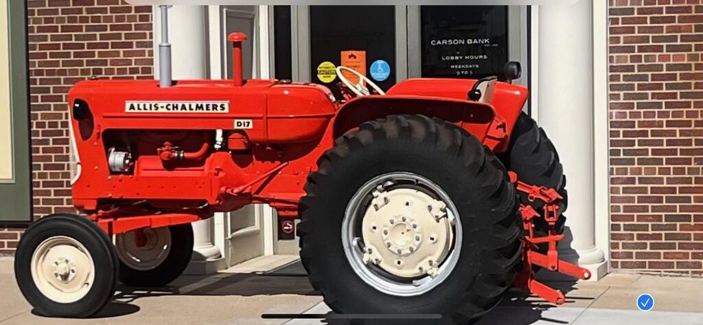 Leland & Carol Jones - 1961 D-17 Allis-Chalmers Tractor